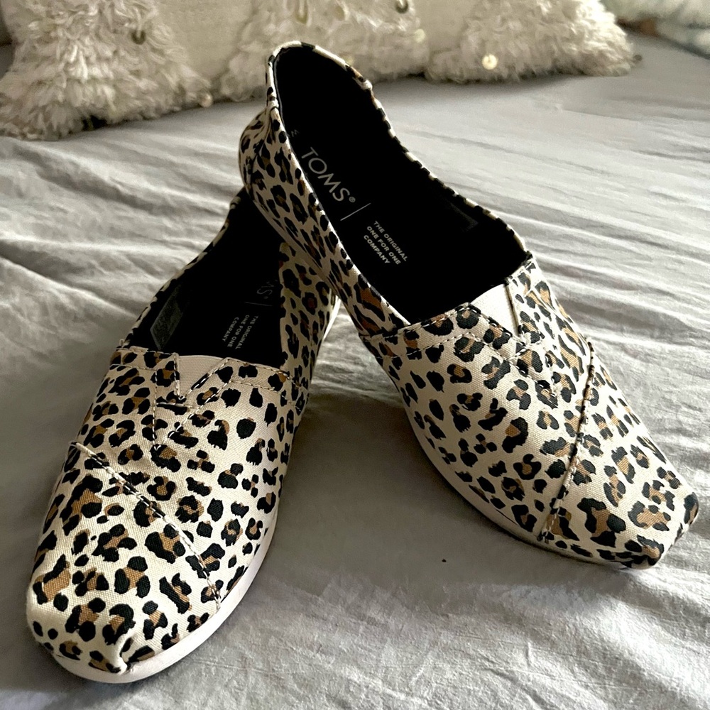 New cheetah print Toms